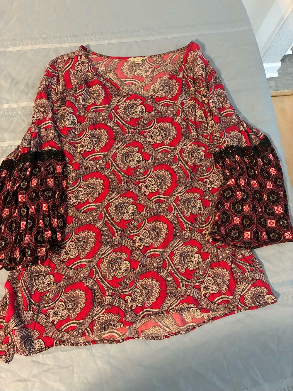 Women’s 18/20W Red Bell-Sleeve Top